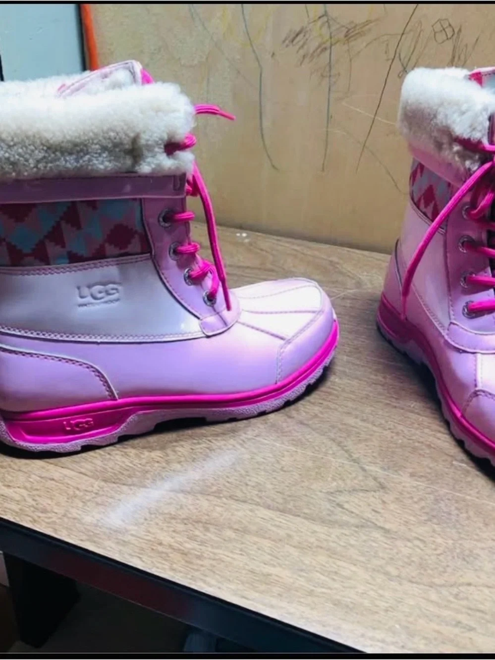 UGG Kids Pink and Hot Pink Snow Boots with Geometric Panel Sz 4